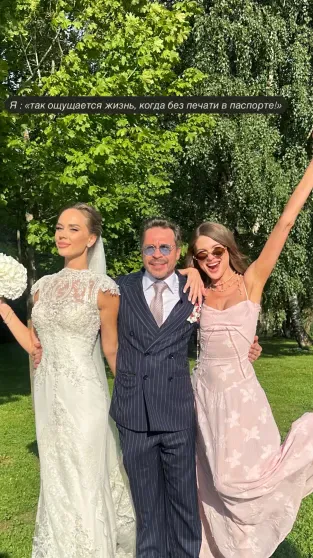 Михаил Галустян и Иванушки International, драка за букет невесты с участием дочери жениха и выкуп за 5 млн рублей: как прошла свадьба Павла Деревянко Михаил Галустян и Иванушки International, драка за букет невесты с участием дочери жениха и выкуп за 5 млн рублей: как прошла свадьба Павла Деревянко