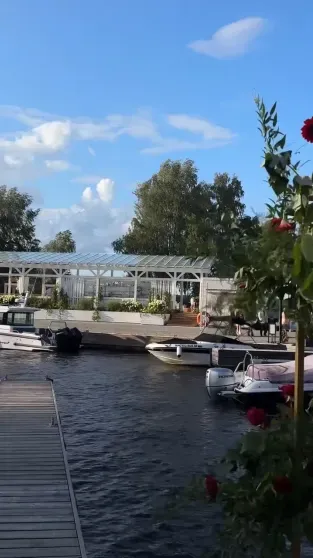 Михаил Галустян и Иванушки International, драка за букет невесты с участием дочери жениха и выкуп за 5 млн рублей: как прошла свадьба Павла Деревянко Михаил Галустян и Иванушки International, драка за букет невесты с участием дочери жениха и выкуп за 5 млн рублей: как прошла свадьба Павла Деревянко