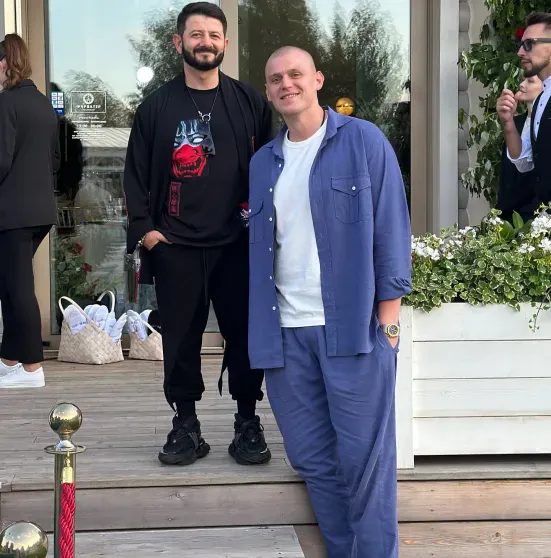 Михаил Галустян и Иванушки International, драка за букет невесты с участием дочери жениха и выкуп за 5 млн рублей: как прошла свадьба Павла Деревянко Михаил Галустян и Иванушки International, драка за букет невесты с участием дочери жениха и выкуп за 5 млн рублей: как прошла свадьба Павла Деревянко