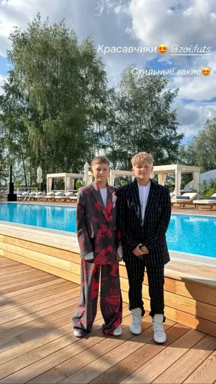 Михаил Галустян и Иванушки International, драка за букет невесты с участием дочери жениха и выкуп за 5 млн рублей: как прошла свадьба Павла Деревянко Михаил Галустян и Иванушки International, драка за букет невесты с участием дочери жениха и выкуп за 5 млн рублей: как прошла свадьба Павла Деревянко