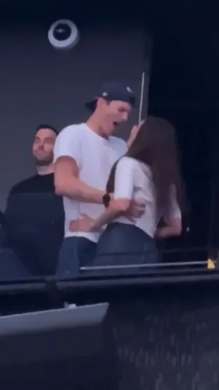 "Отменённых" Милу Кунис и Эштона Кутчера впервые за долгое время засняли на публике "Отменённых" Милу Кунис и Эштона Кутчера впервые за долгое время засняли на публике