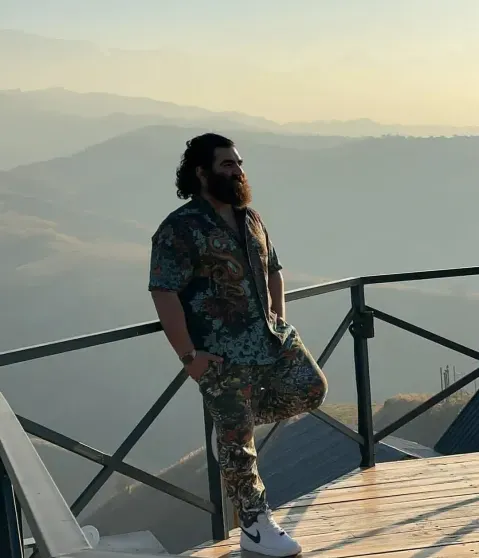 Прятался в багажнике: задержали блогера Арсена Маркаряна, который признавался в растлении несовершеннолетних и давал советы, как насиловать женщин Прятался в багажнике: задержали блогера Арсена Маркаряна, который признавался в растлении несовершеннолетних и давал советы, как насиловать женщин