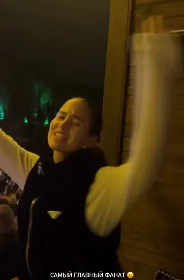 "Самый главный фанат". 19-летняя невеста Григория Лепса опубликовала новое селфи с ним и поддержала его на концерте "Самый главный фанат". 19-летняя невеста Григория Лепса опубликовала новое селфи с ним и поддержала его на концерте