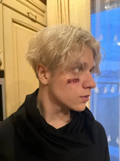 Тату на лице и образ под Ваню Дмитриенко: в сети обсуждают сына Татьяны Булановой, который стал рэпером Тату на лице и образ под Ваню Дмитриенко: в сети обсуждают сына Татьяны Булановой, который стал рэпером