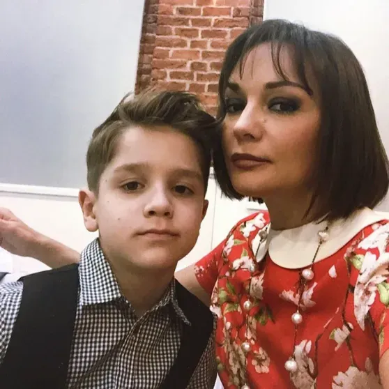 Тату на лице и образ под Ваню Дмитриенко: в сети обсуждают сына Татьяны Булановой, который стал рэпером Тату на лице и образ под Ваню Дмитриенко: в сети обсуждают сына Татьяны Булановой, который стал рэпером