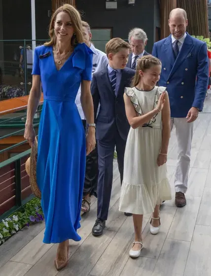 "Ужасно худая". Кейт Миддлтон теряет вес на фоне слухов о рецидиве рака "Ужасно худая". Кейт Миддлтон теряет вес на фоне слухов о рецидиве рака