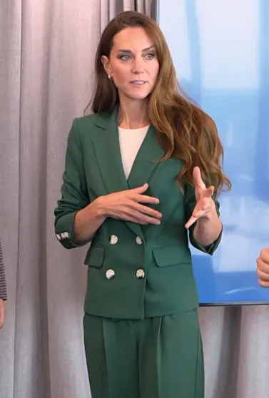 "Ужасно худая". Кейт Миддлтон теряет вес на фоне слухов о рецидиве рака "Ужасно худая". Кейт Миддлтон теряет вес на фоне слухов о рецидиве рака