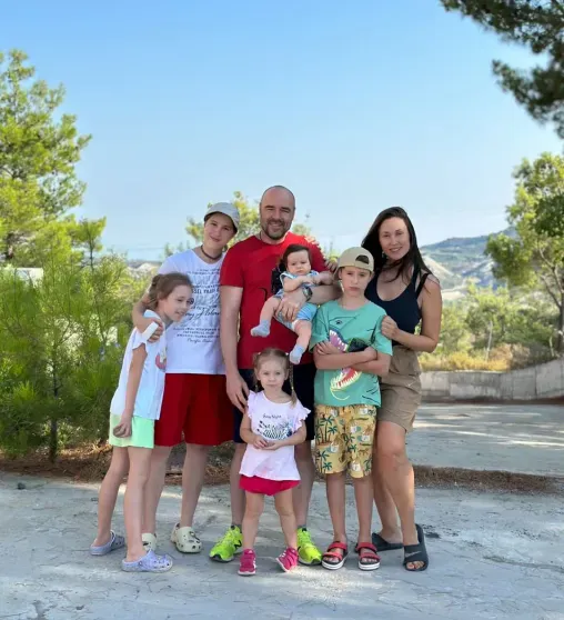 В сети обсуждают новое видео Дмитрия Диброва о "женских изменах" на фоне скандального развода с женой &mdash; она появляется в кадре