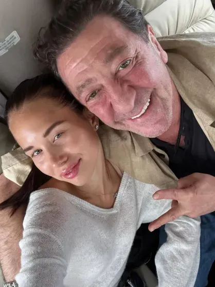 15 тысяч и одна роза: Григорий Лепс "искупал" 19-летнюю невесту в цветах 15 тысяч и одна роза: Григорий Лепс "искупал" 19-летнюю невесту в цветах