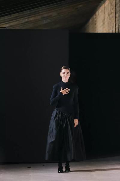 Виктория Шелягова на подиуме, Софья Эрнст — среди гостей: как прошел показ Алены Ахмадуллиной
Виктория Шелягова на подиуме, Софья Эрнст — среди гостей: как прошел показ Алены Ахмадуллиной