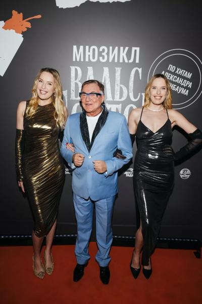 Алеся Кафельникова, Лариса Долина, Михаил Шуфутинский и другие на премьере мюзикла "Вальс-бостон"
Алеся Кафельникова, Лариса Долина, Михаил Шуфутинский и другие на премьере мюзикла "Вальс-бостон"