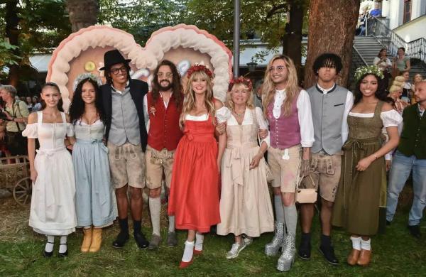 Хайди Клум собрала всю свою большую семью по особому поводу
Хайди Клум собрала всю свою большую семью по особому поводу