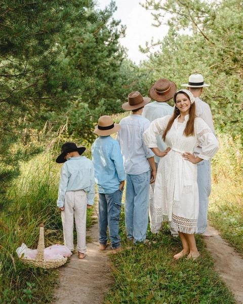 «Эта профессия — и мечта, и ремесло, чтобы кормить детей»: Глафира Тарханова о съемках с сестрой, большой семье и взрослении старшего сына «Эта профессия — и мечта, и ремесло, чтобы кормить детей»: Глафира Тарханова о съемках с сестрой, большой семье и взрослении старшего сына