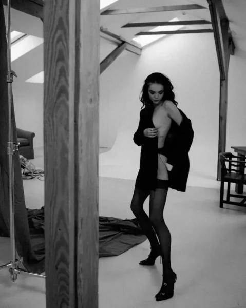 
                Софья Синицына объяснила, почему любит позировать обнаженной            