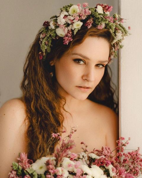 «Эта профессия — и мечта, и ремесло, чтобы кормить детей»: Глафира Тарханова о съемках с сестрой, большой семье и взрослении старшего сына «Эта профессия — и мечта, и ремесло, чтобы кормить детей»: Глафира Тарханова о съемках с сестрой, большой семье и взрослении старшего сына