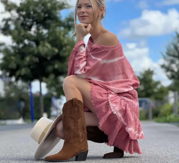 С чем носить сапоги-казаки осенью, советы стилиста С чем носить сапоги-казаки осенью, советы стилиста