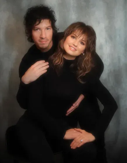 Дебби Райан ждёт первого ребёнка от барабанщика Twenty One Pilots Джоша Дана Дебби Райан ждёт первого ребёнка от барабанщика Twenty One Pilots Джоша Дана