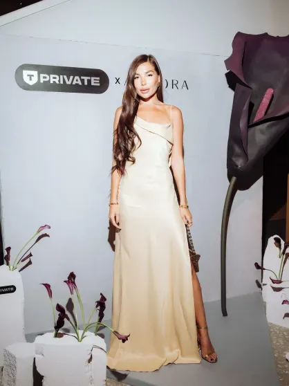 Юлия Барановская с сыном, Полина Гагарина, Максим Матвеев и Леонид Ярмольник на дне рождения ресторана Avrora Юлия Барановская с сыном, Полина Гагарина, Максим Матвеев и Леонид Ярмольник на дне рождения ресторана Avrora