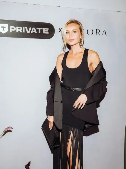 Юлия Барановская с сыном, Полина Гагарина, Максим Матвеев и Леонид Ярмольник на дне рождения ресторана Avrora Юлия Барановская с сыном, Полина Гагарина, Максим Матвеев и Леонид Ярмольник на дне рождения ресторана Avrora