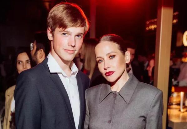 Юлия Барановская с сыном, Полина Гагарина, Максим Матвеев и Леонид Ярмольник на дне рождения ресторана Avrora Юлия Барановская с сыном, Полина Гагарина, Максим Матвеев и Леонид Ярмольник на дне рождения ресторана Avrora