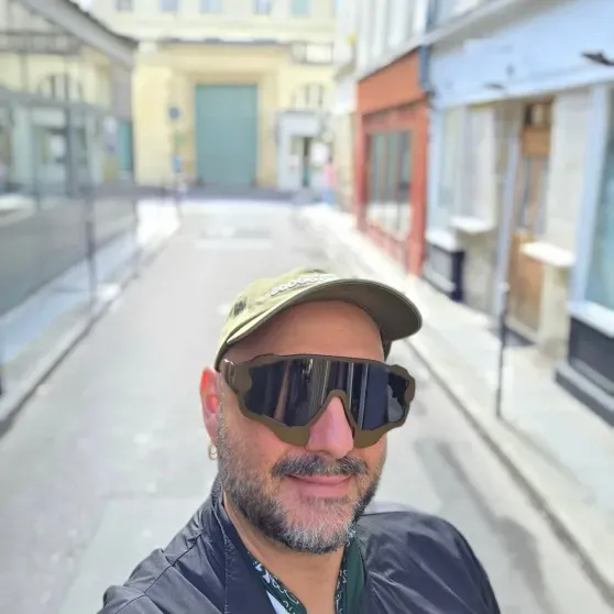 Поздравление на русском, два торта и встреча с Мишель Лами: Кирилл Серебренников показал, как отметил 56-летие в Париже Поздравление на русском, два торта и встреча с Мишель Лами: Кирилл Серебренников показал, как отметил 56-летие в Париже