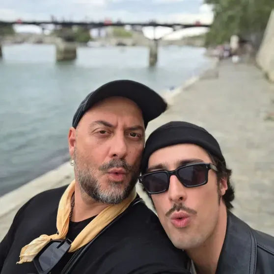 Поздравление на русском, два торта и встреча с Мишель Лами: Кирилл Серебренников показал, как отметил 56-летие в Париже Поздравление на русском, два торта и встреча с Мишель Лами: Кирилл Серебренников показал, как отметил 56-летие в Париже