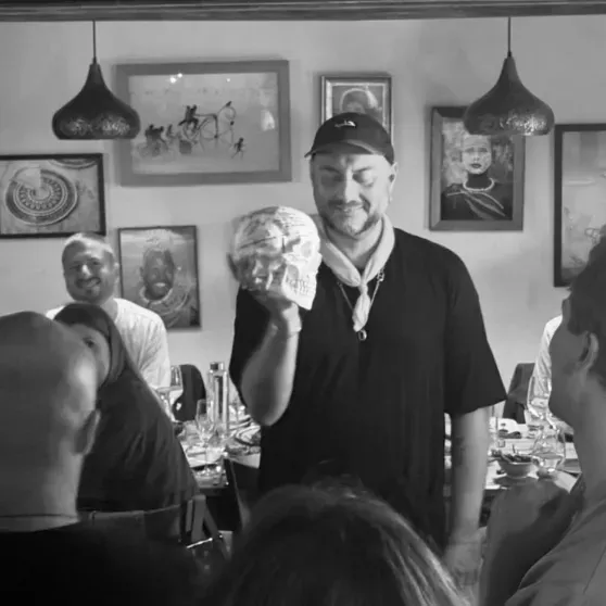 Поздравление на русском, два торта и встреча с Мишель Лами: Кирилл Серебренников показал, как отметил 56-летие в Париже Поздравление на русском, два торта и встреча с Мишель Лами: Кирилл Серебренников показал, как отметил 56-летие в Париже