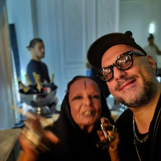 Поздравление на русском, два торта и встреча с Мишель Лами: Кирилл Серебренников показал, как отметил 56-летие в Париже Поздравление на русском, два торта и встреча с Мишель Лами: Кирилл Серебренников показал, как отметил 56-летие в Париже