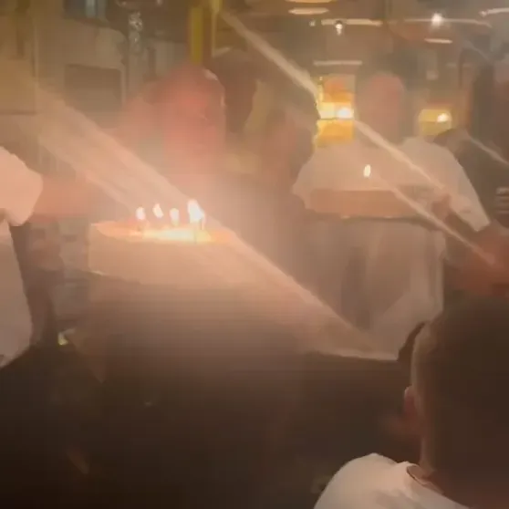 Поздравление на русском, два торта и встреча с Мишель Лами: Кирилл Серебренников показал, как отметил 56-летие в Париже Поздравление на русском, два торта и встреча с Мишель Лами: Кирилл Серебренников показал, как отметил 56-летие в Париже