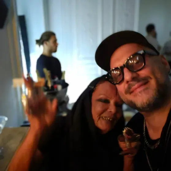 Поздравление на русском, два торта и встреча с Мишель Лами: Кирилл Серебренников показал, как отметил 56-летие в Париже Поздравление на русском, два торта и встреча с Мишель Лами: Кирилл Серебренников показал, как отметил 56-летие в Париже