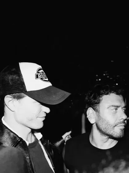 Сальма Хайек с дочерью, Machine Gun Kelly, Дакота Джонсон и супермодели посетили модную вечеринку в Нью-Йорке Сальма Хайек с дочерью, Machine Gun Kelly, Дакота Джонсон и супермодели посетили модную вечеринку в Нью-Йорке