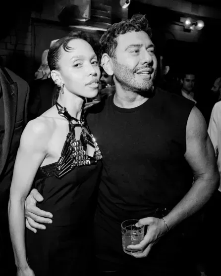 Сальма Хайек с дочерью, Machine Gun Kelly, Дакота Джонсон и супермодели посетили модную вечеринку в Нью-Йорке Сальма Хайек с дочерью, Machine Gun Kelly, Дакота Джонсон и супермодели посетили модную вечеринку в Нью-Йорке