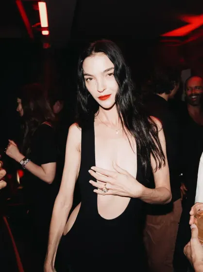 Сальма Хайек с дочерью, Machine Gun Kelly, Дакота Джонсон и супермодели посетили модную вечеринку в Нью-Йорке Сальма Хайек с дочерью, Machine Gun Kelly, Дакота Джонсон и супермодели посетили модную вечеринку в Нью-Йорке