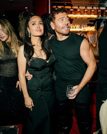 Сальма Хайек с дочерью, Machine Gun Kelly, Дакота Джонсон и супермодели посетили модную вечеринку в Нью-Йорке Сальма Хайек с дочерью, Machine Gun Kelly, Дакота Джонсон и супермодели посетили модную вечеринку в Нью-Йорке