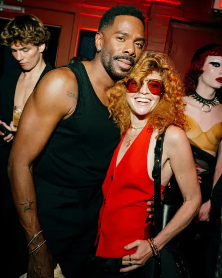 Сальма Хайек с дочерью, Machine Gun Kelly, Дакота Джонсон и супермодели посетили модную вечеринку в Нью-Йорке Сальма Хайек с дочерью, Machine Gun Kelly, Дакота Джонсон и супермодели посетили модную вечеринку в Нью-Йорке