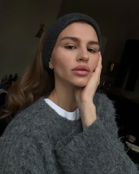 "Широта мышления". Анастасия Миронова ответила на критику после скандала вокруг дизайна стаканов, в котором увидели намёк на оральный секс "Широта мышления". Анастасия Миронова ответила на критику после скандала вокруг дизайна стаканов, в котором увидели намёк на оральный секс