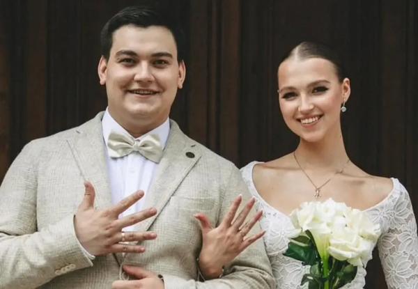 Сын Михаила Круга женился на девушке, с которой познакомился на ток-шоу "Давай поженимся!" Сын Михаила Круга женился на девушке, с которой познакомился на ток-шоу "Давай поженимся!"