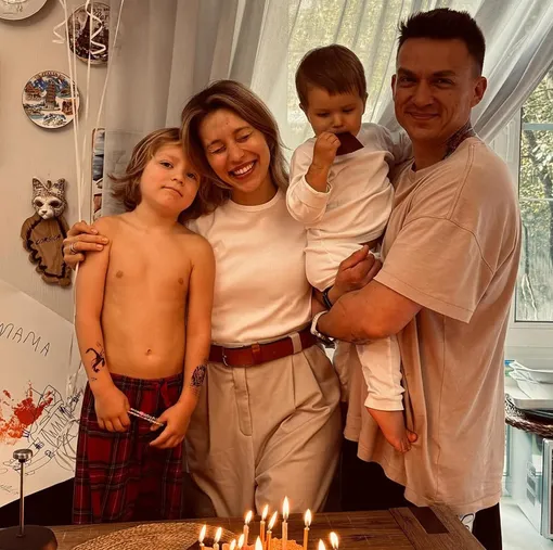 «Разве не чудо?»: Регина Тодоренко рассказала, как восстанавливает тело после третьих родов «Разве не чудо?»: Регина Тодоренко рассказала, как восстанавливает тело после третьих родов