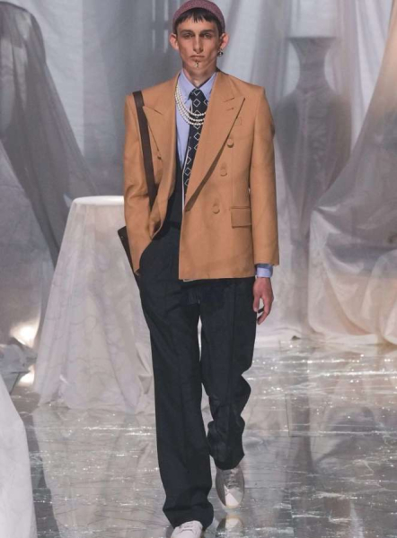 Как носить мужской галстук модной девушке этой зимой: 5 стильных решений Как носить мужской галстук модной девушке этой зимой: 5 стильных решений