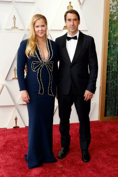 Развод на фоне сильного похудения: что на самом деле происходит в отношениях Эми Шумер с мужем
Развод на фоне сильного похудения: что на самом деле происходит в отношениях Эми Шумер с мужем