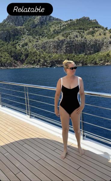 Развод на фоне сильного похудения: что на самом деле происходит в отношениях Эми Шумер с мужем
Развод на фоне сильного похудения: что на самом деле происходит в отношениях Эми Шумер с мужем