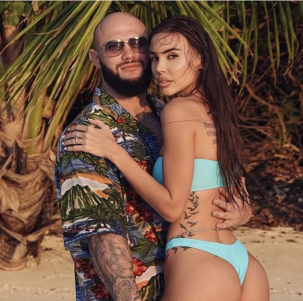 Оксана Самойлова о разводе с Джиганом: "Каждый вечер я реву в подушку"
Оксана Самойлова о разводе с Джиганом: "Каждый вечер я реву в подушку"