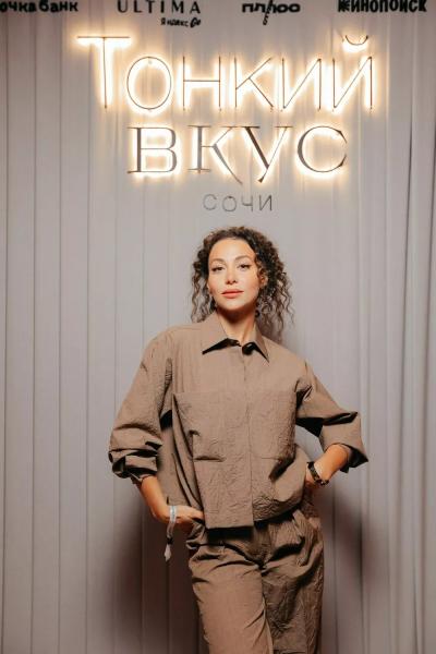 Павел и Зепюр Прилучные, Мария Миногарова и Александр Горчилин: премьера нового сезона "Тонкого вкуса"
Павел и Зепюр Прилучные, Мария Миногарова и Александр Горчилин: премьера нового сезона "Тонкого вкуса"