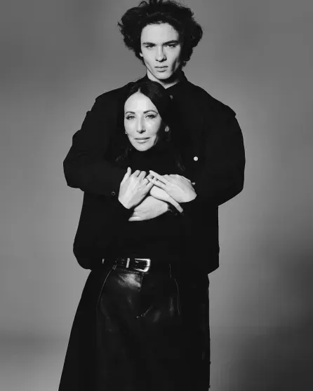 "Какой красивый парень". В сети обсуждают 18-летнего сына Алики Смеховой "Какой красивый парень". В сети обсуждают 18-летнего сына Алики Смеховой