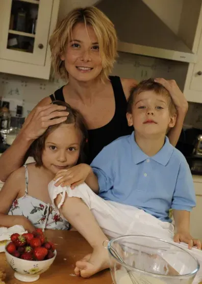 "Мы боремся". Юлия Высоцкая впервые рассказала о состоянии дочери Маши после аварии и комы