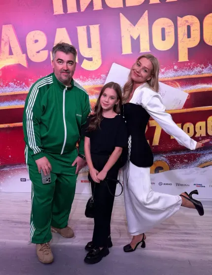 "Редкий фильм, который я могу показать дочери". Кристина Асмус с дочерью посетила премьеру фильма "Письмо Деду Морозу" "Редкий фильм, который я могу показать дочери". Кристина Асмус с дочерью посетила премьеру фильма "Письмо Деду Морозу"