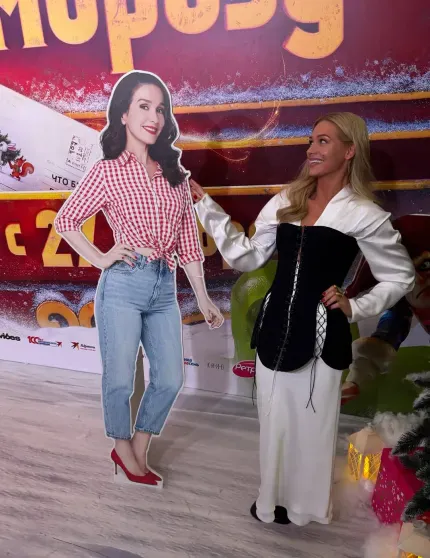 "Редкий фильм, который я могу показать дочери". Кристина Асмус с дочерью посетила премьеру фильма "Письмо Деду Морозу" "Редкий фильм, который я могу показать дочери". Кристина Асмус с дочерью посетила премьеру фильма "Письмо Деду Морозу"