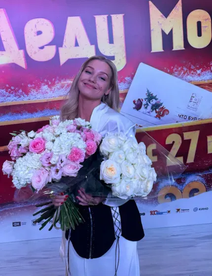 "Редкий фильм, который я могу показать дочери". Кристина Асмус с дочерью посетила премьеру фильма "Письмо Деду Морозу" "Редкий фильм, который я могу показать дочери". Кристина Асмус с дочерью посетила премьеру фильма "Письмо Деду Морозу"