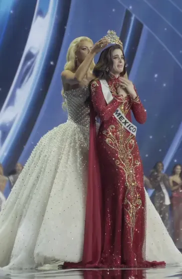 В конкурсе "Мисс Вселенная" победила участница из Мексики &mdash; после грандиозного скандала с организатором