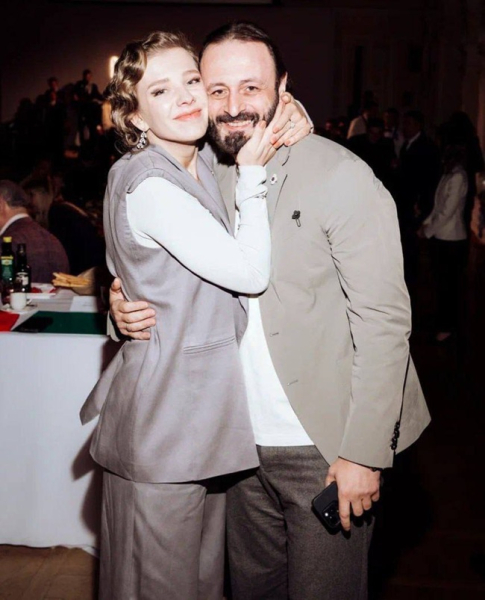 Лиза Арзамасова нежно поздравила фигуриста с днем рождения и поделилась милым видео с ним и детьми (видео) Лиза Арзамасова нежно поздравила фигуриста с днем рождения и поделилась милым видео с ним и детьми (видео)